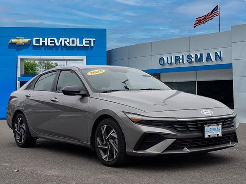 Used 2025 Hyundai Elantra Sport image 1