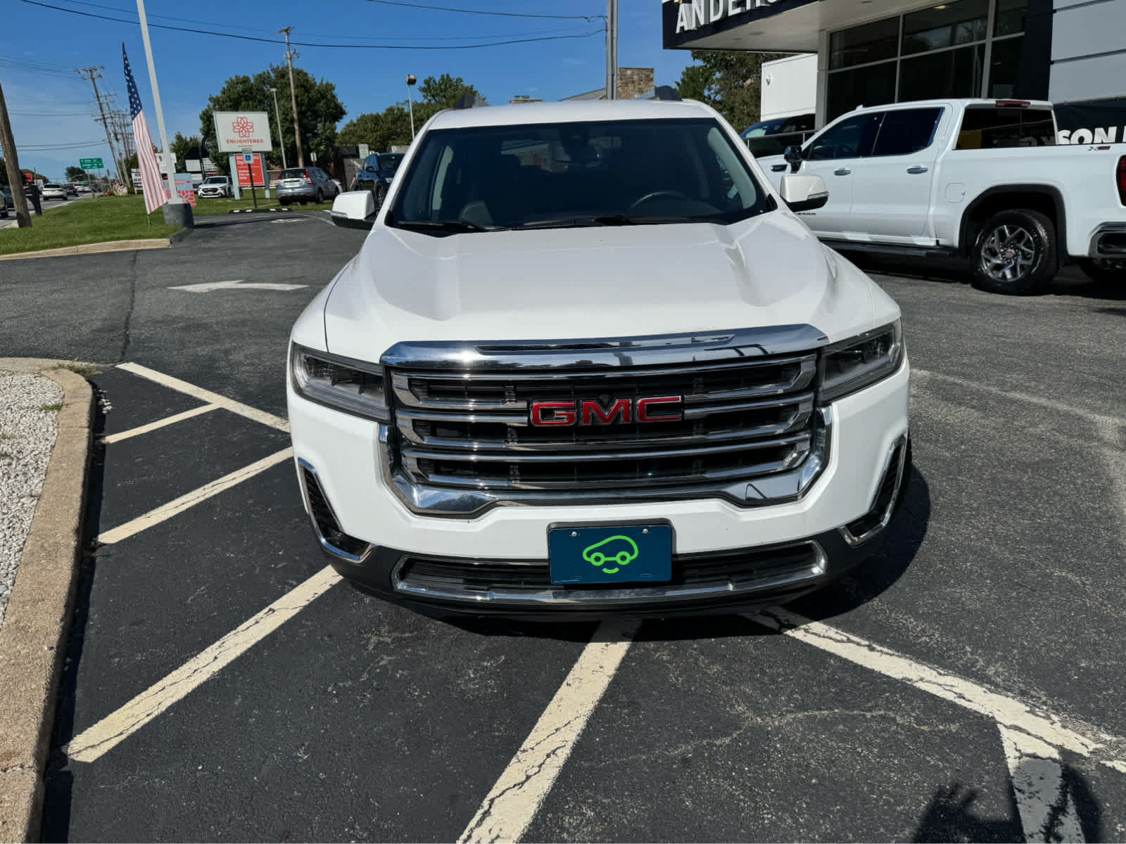 Used 2023 GMC Acadia SLT AWD/4WD image 2