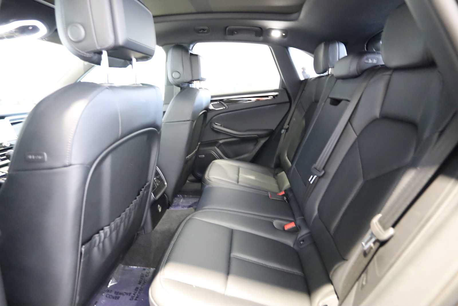 Used 2025 Porsche Macan AWD/4WD image 18
