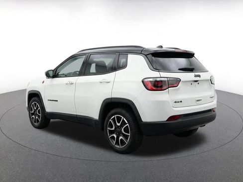 Used 2025 Jeep Compass Trailhawk AWD/4WD image 7