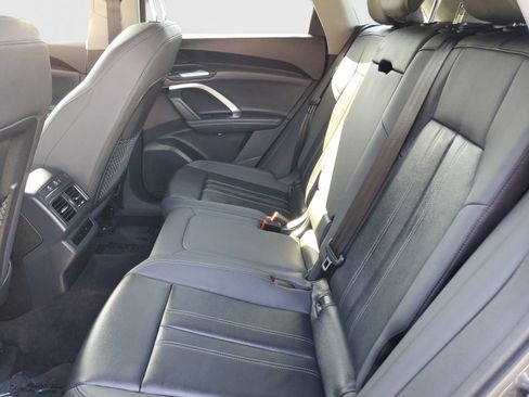 Used 2025 Audi Q5 Premium w/ Convenience Package image 16