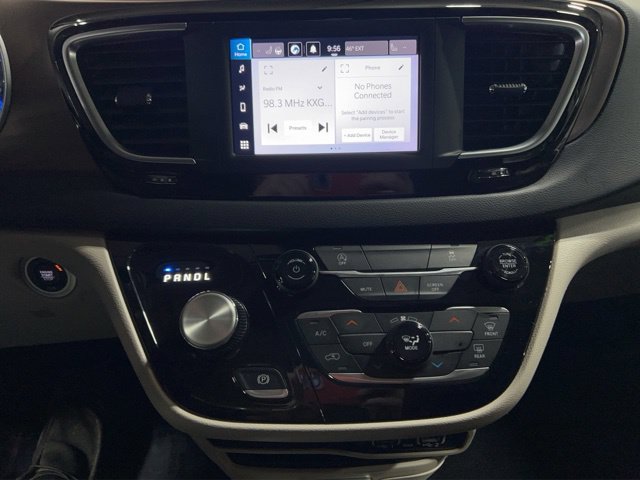 Used 2023 Chrysler Voyager LX FWD image 7