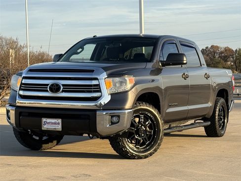 Used 2017 Toyota Tundra SR5 image 2