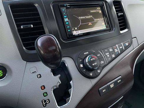 Used 2014 Toyota Sienna AWD image 91