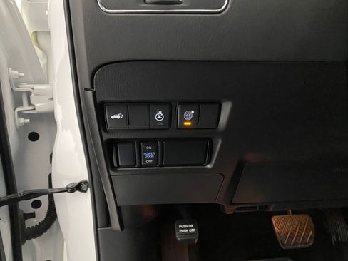 Used 2023 Nissan Armada Platinum w/ Captain's Chairs Package image 19