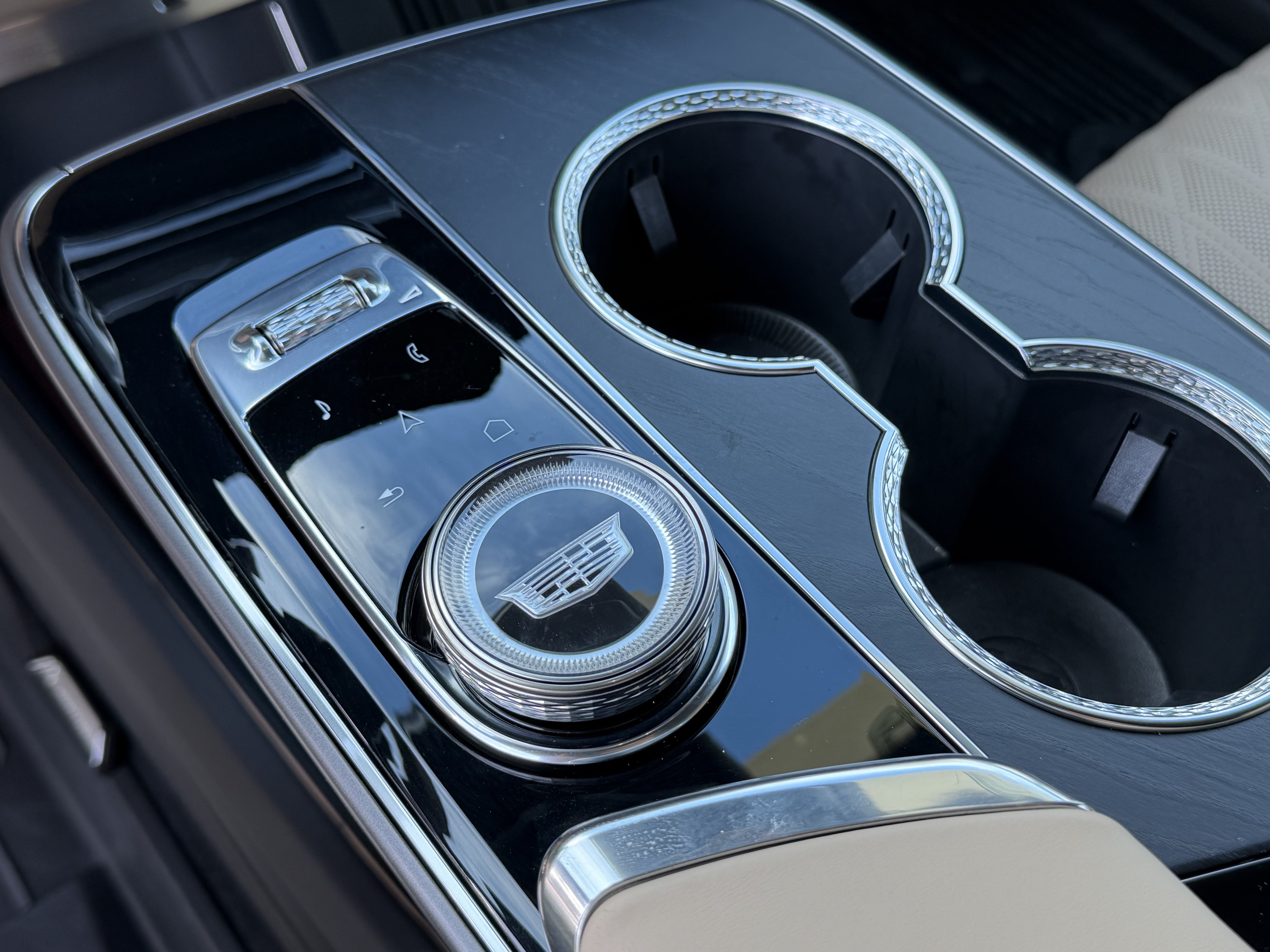 Certified 2026 Cadillac Lyriq Signature Luxury w/ LPO, Blue Accent Package AWD/4WD image 24