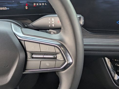 Certified 2025 Chevrolet Suburban Z71 image 23