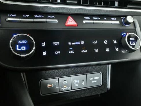 New 2025 Hyundai Sonata Limited FWD image 17