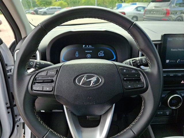 Certified 2025 Hyundai Venue SEL FWD image 26