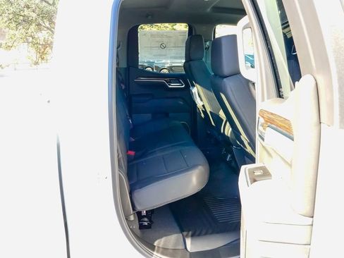 New 2026 GMC Sierra 1500 SLE w/ Preferred Package AWD/4WD image 11