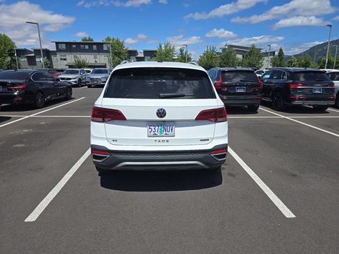 Used 2022 Volkswagen Taos SE AWD/4WD image 9