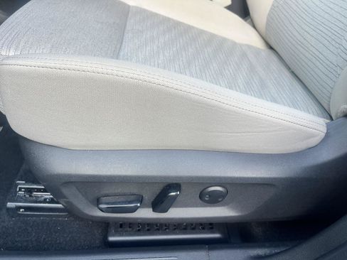 Used 2023 Nissan Rogue SV AWD/4WD image 18