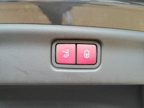 Used 2022 Mercedes-Benz C 300 Sedan image 28