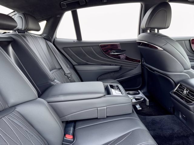 Used 2018 Lexus LS 500 w/ Interior Upgrade Package RWD image 29