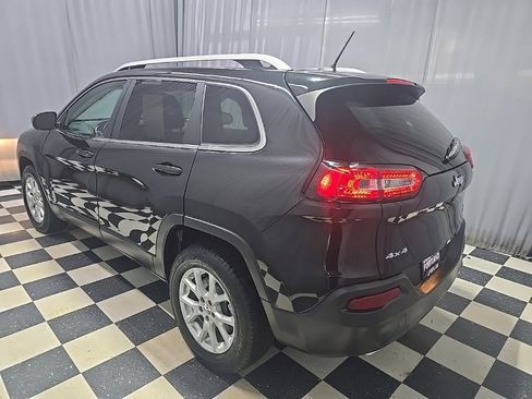 Used 2016 Jeep Cherokee Latitude w/ Cold Weather Group image 11