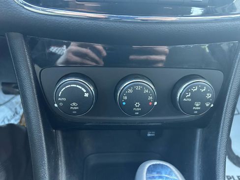 Used 2014 Chrysler 200 Touring image 23