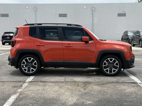 Used 2016 Jeep Renegade Latitude FWD image 4