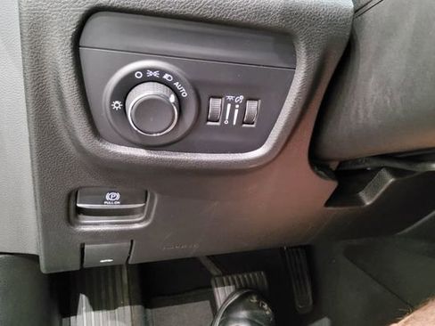 Used 2023 Jeep Grand Cherokee Altitude AWD/4WD image 27