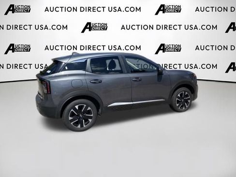 Used 2025 Nissan Kicks SV AWD/4WD image 6