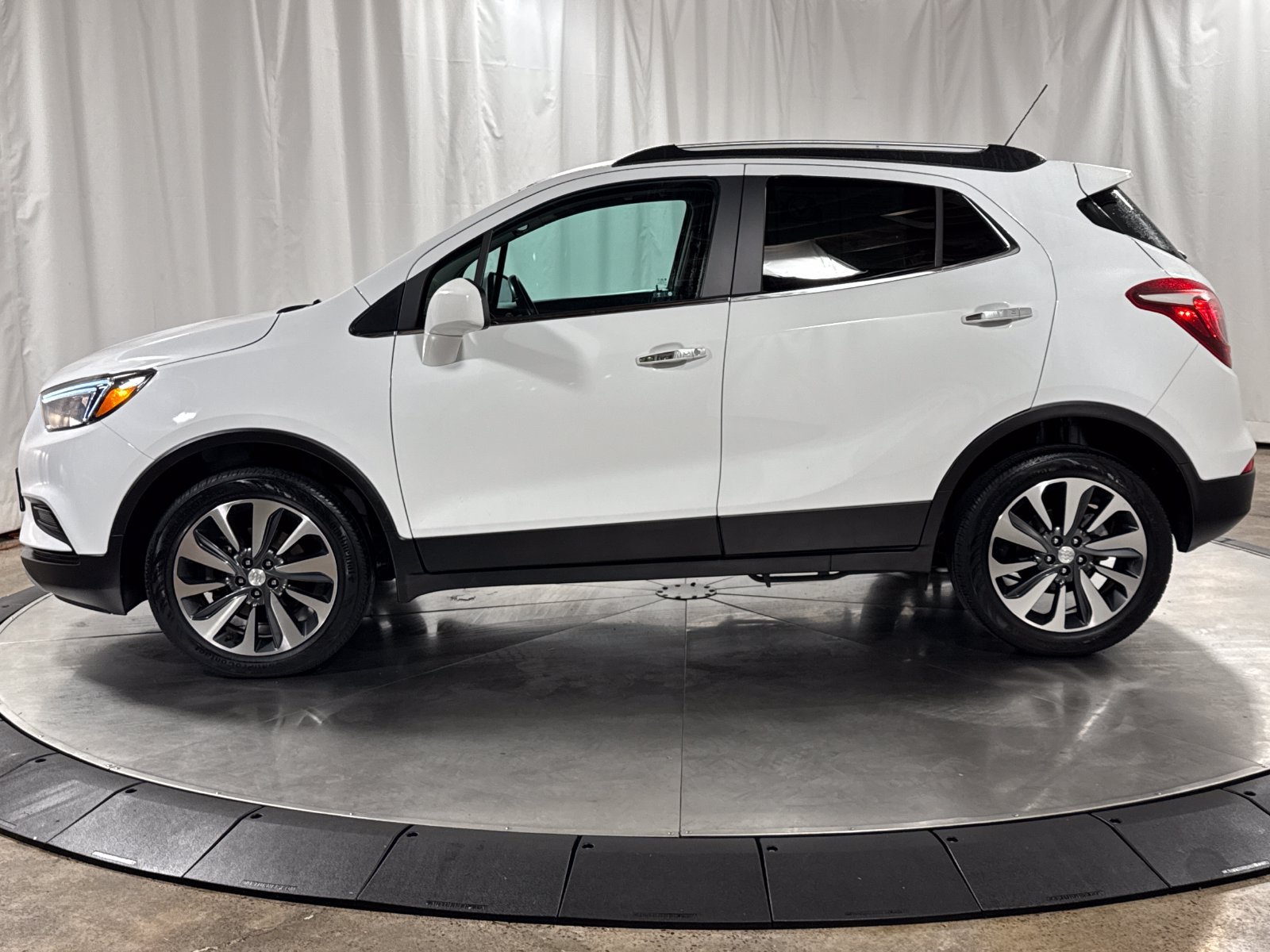 Used 2022 Buick Encore Preferred w/ Safety Package AWD/4WD image 8