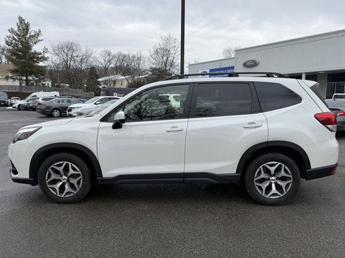 Used 2023 Subaru Forester Premium image 9