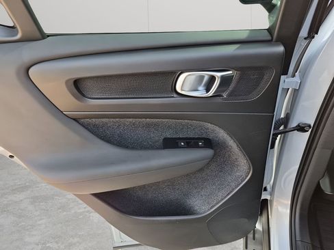 Used 2022 Volvo XC40 T5 R-Design w/ Advanced Package image 17