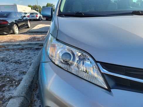 Used 2020 Toyota Sienna LE FWD image 6