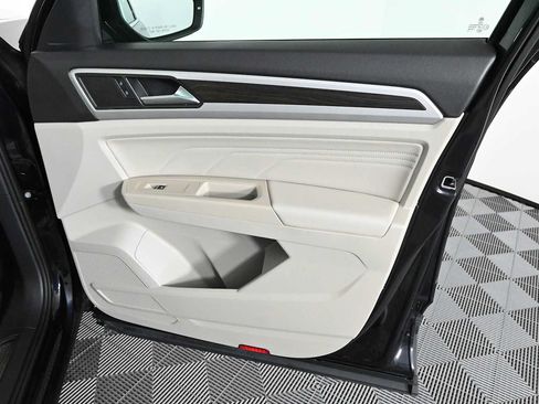 Certified 2023 Volkswagen Atlas SE w/ Panoramic Sunroof Package FWD image 12