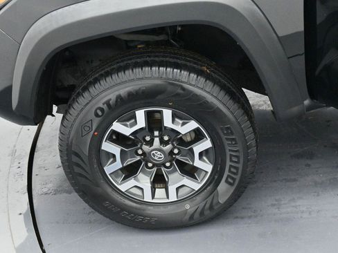 Used 2021 Toyota Tacoma TRD Off-Road image 33