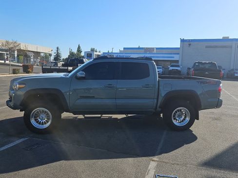 Used 2022 Toyota Tacoma TRD Off-Road w/ TRD Premium Off Road Package image 5