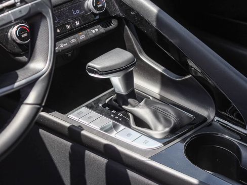 Certified 2023 Hyundai Elantra Limited FWD image 24
