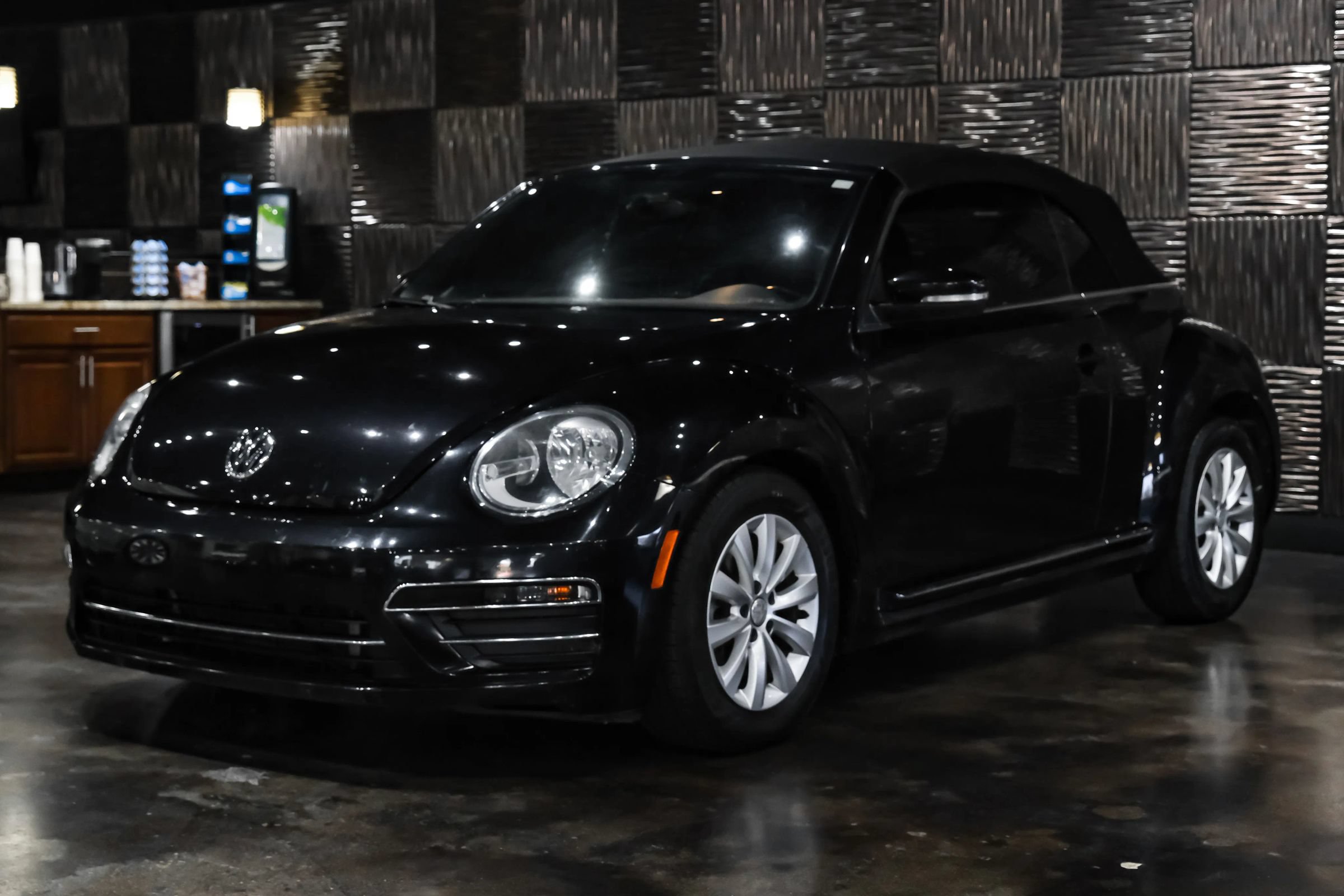 Used 2018 Volkswagen Beetle 2.0T Coast FWD image 10