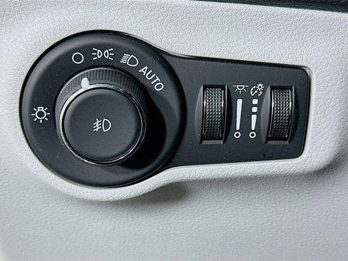 Used 2019 Jeep Compass Limited w/ Advanced Safety Group image 17