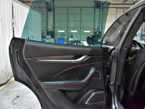 Used 2017 Maserati Levante w/ Luxury Package image 35