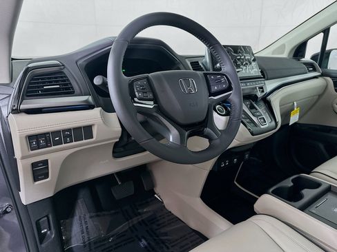 New 2026 Honda Odyssey Touring image 9
