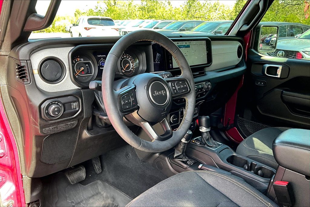 Used 2024 Jeep Gladiator Sport AWD/4WD image 15