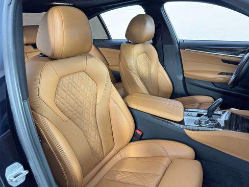 Used 2022 BMW 530e w/ Premium Package image 39