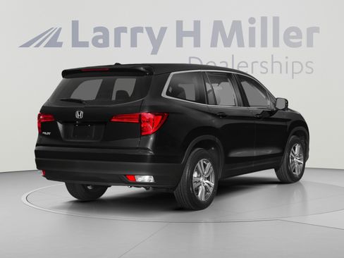 Used 2018 Honda Pilot EX image 2