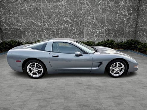 Used 2004 Chevrolet Corvette Coupe w/ Preferred Equipment Group RWD image 6