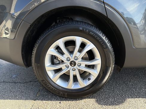 Used 2020 Kia Telluride LX image 19