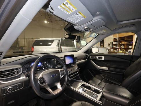 Used 2021 Ford Explorer XLT w/ Equipment Group 202A image 9