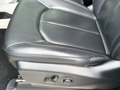 Used 2023 Chrysler Pacifica Touring-L FWD image 24