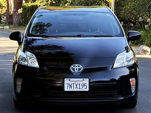 Used 2015 Toyota Prius Two w/ Preferred Accessory Package FWD image 9
