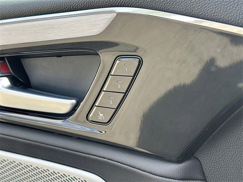 Used 2025 Acura MDX SH-AWD image 41