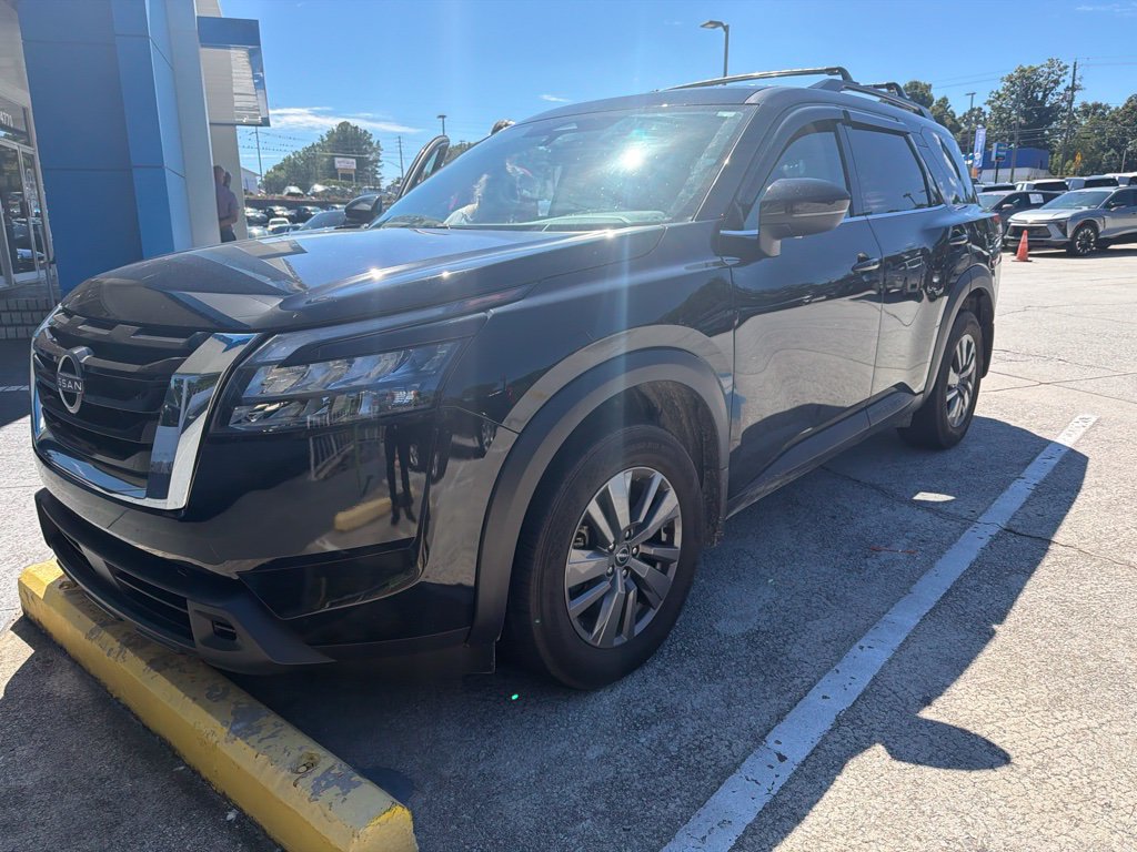 Used 2025 Nissan Pathfinder SV w/ SV Premium Package AWD/4WD image 3