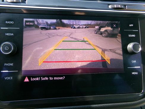 Used 2018 Volkswagen Tiguan SE image 18