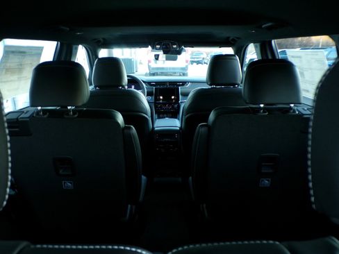 New 2025 Jeep Grand Cherokee L Altitude image 8