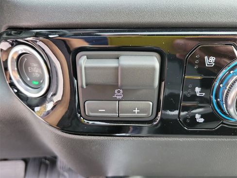 New 2025 GMC Sierra 3500 SLT w/ SLT Convenience Package image 33