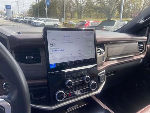 Used 2024 Ford Expedition Limited image 25