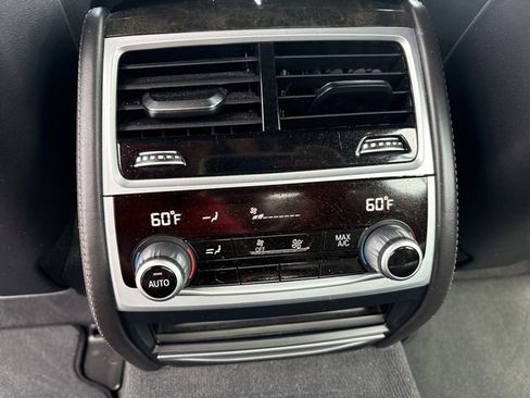 Used 2020 BMW 750i xDrive w/ M Sport Package image 31